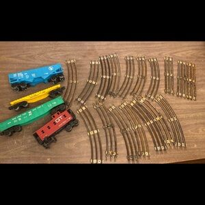 VINTAGE Lionel Train Tracks Straight And Curved PLUS 4 Train Pieces Railroad